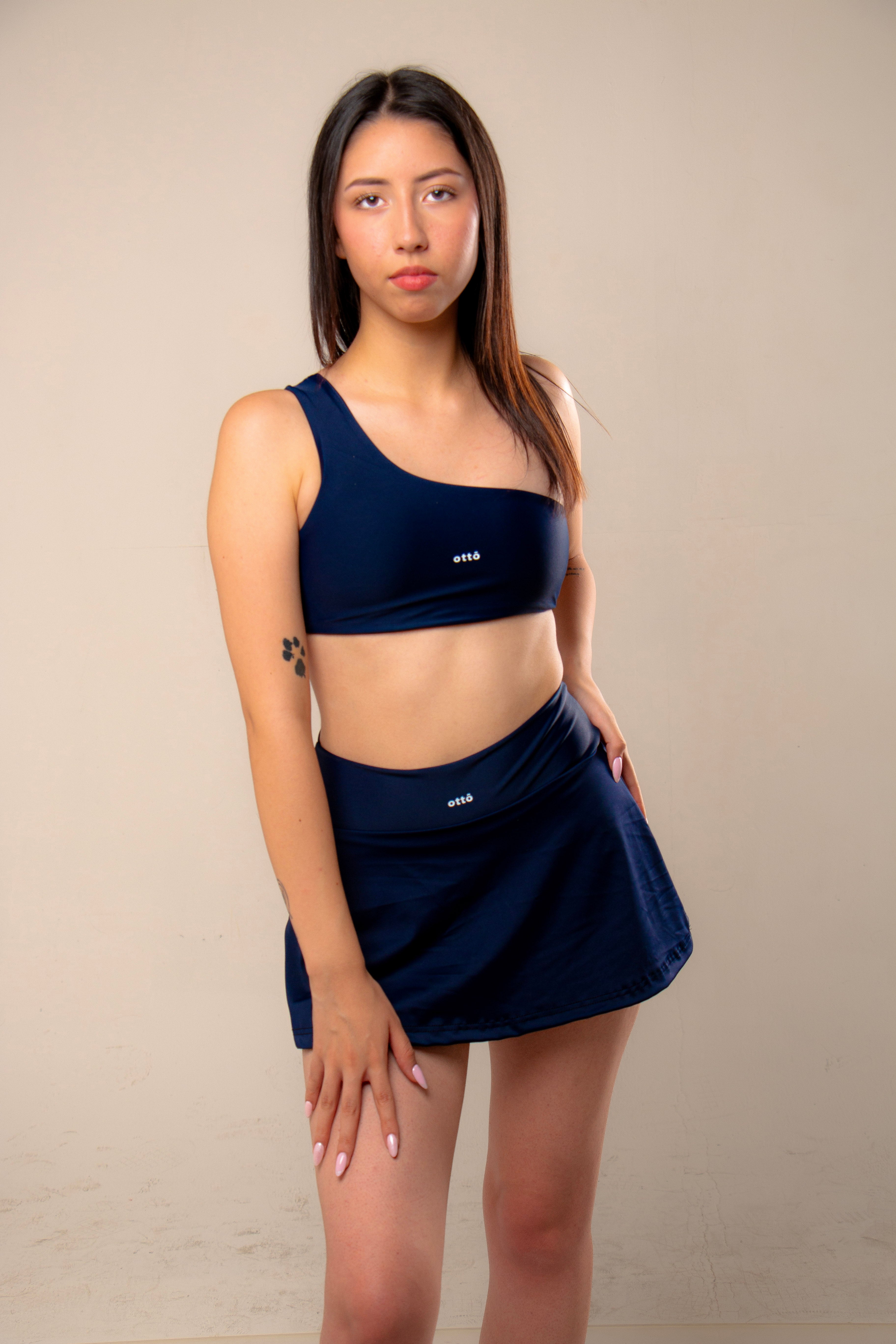 Conjuntos top  asimetrico + falda short