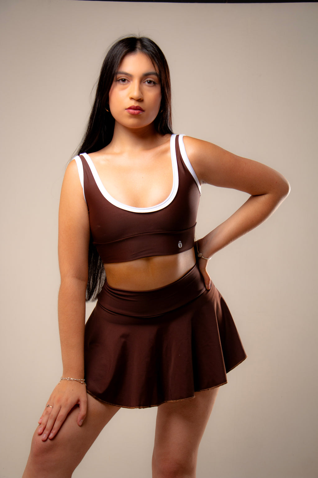 Conjunto deportivo Atenas café