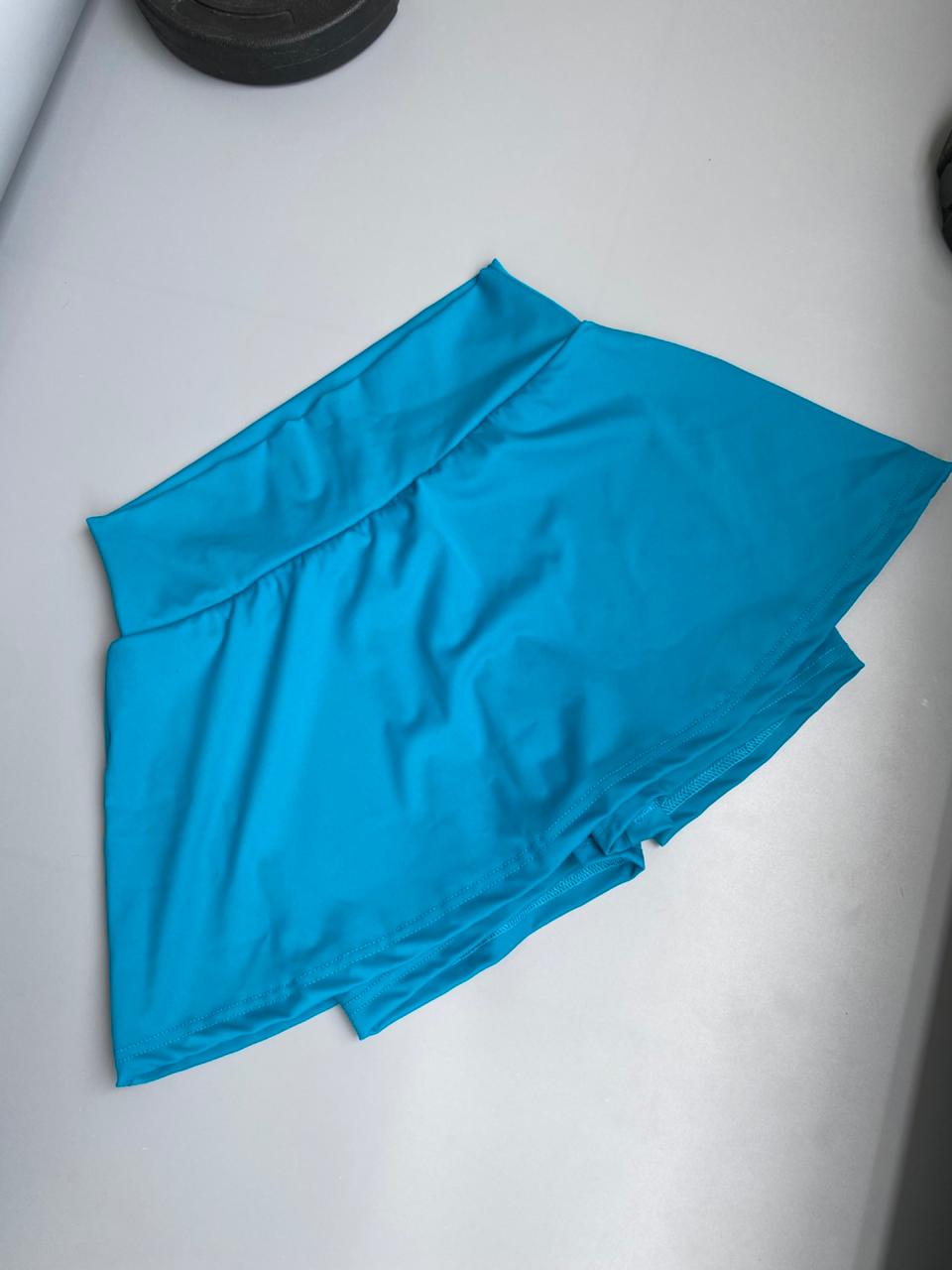 Falda short ajustada deportiva