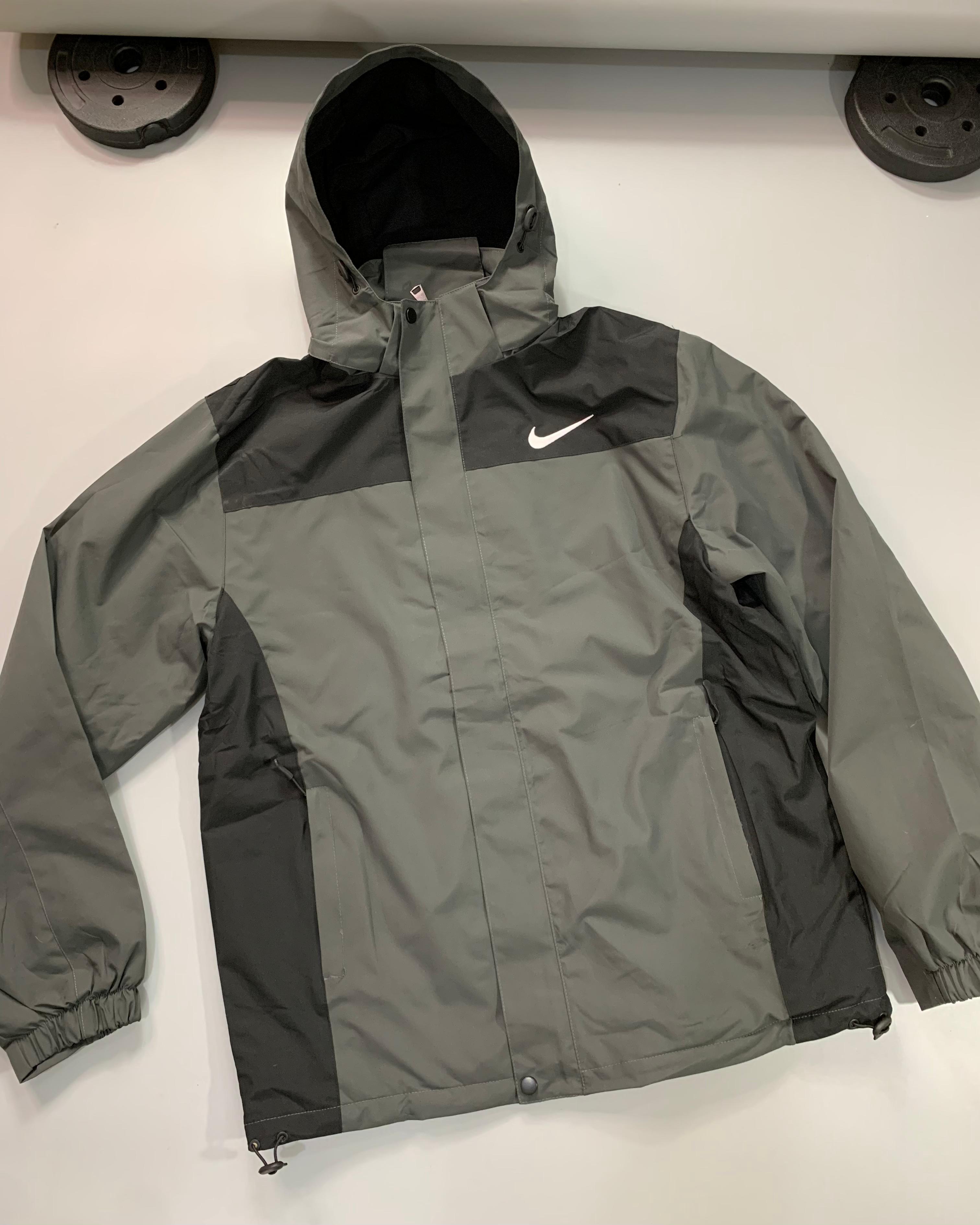 Chaquetas cortavientos con chiporro