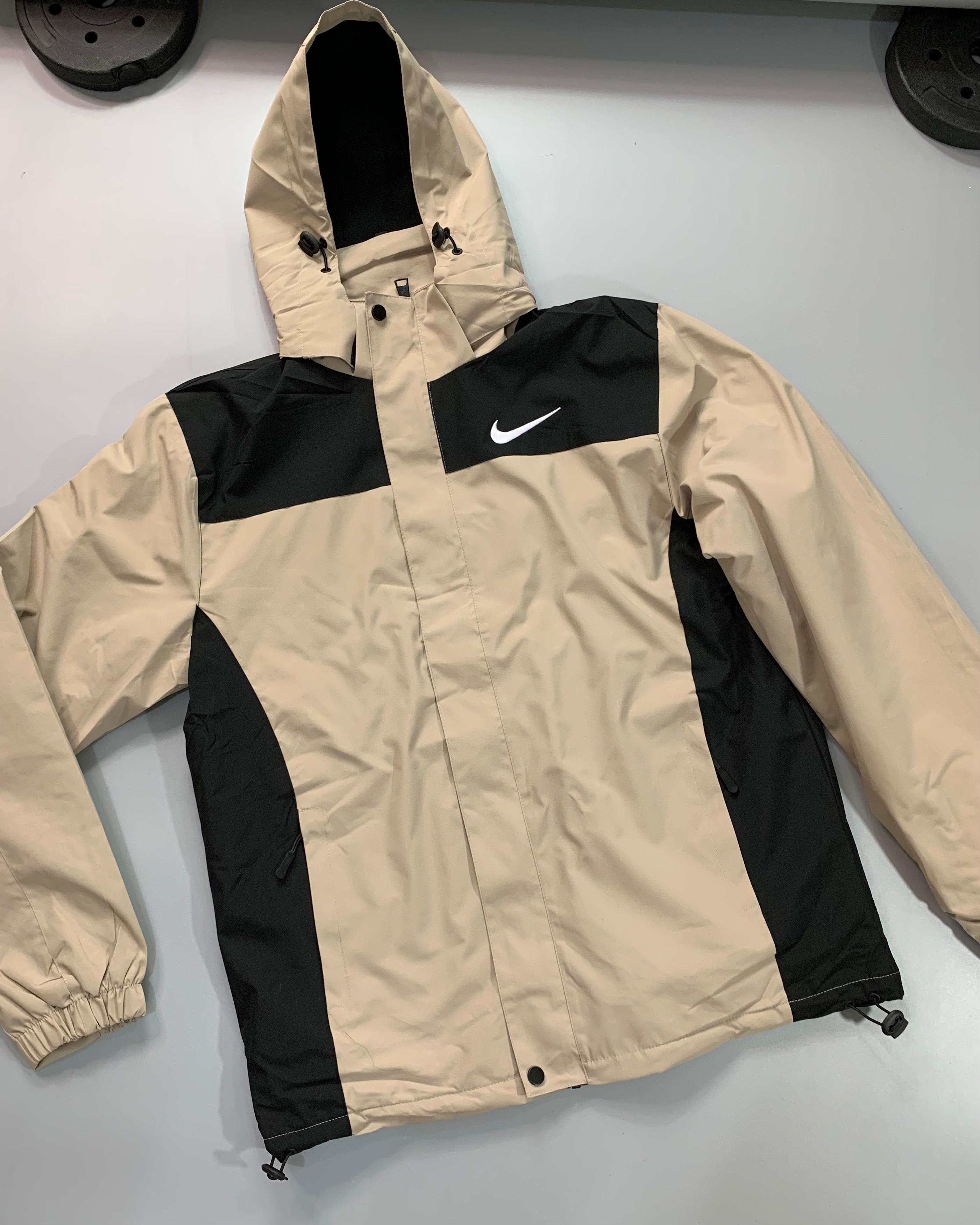 Chaquetas cortavientos con chiporro