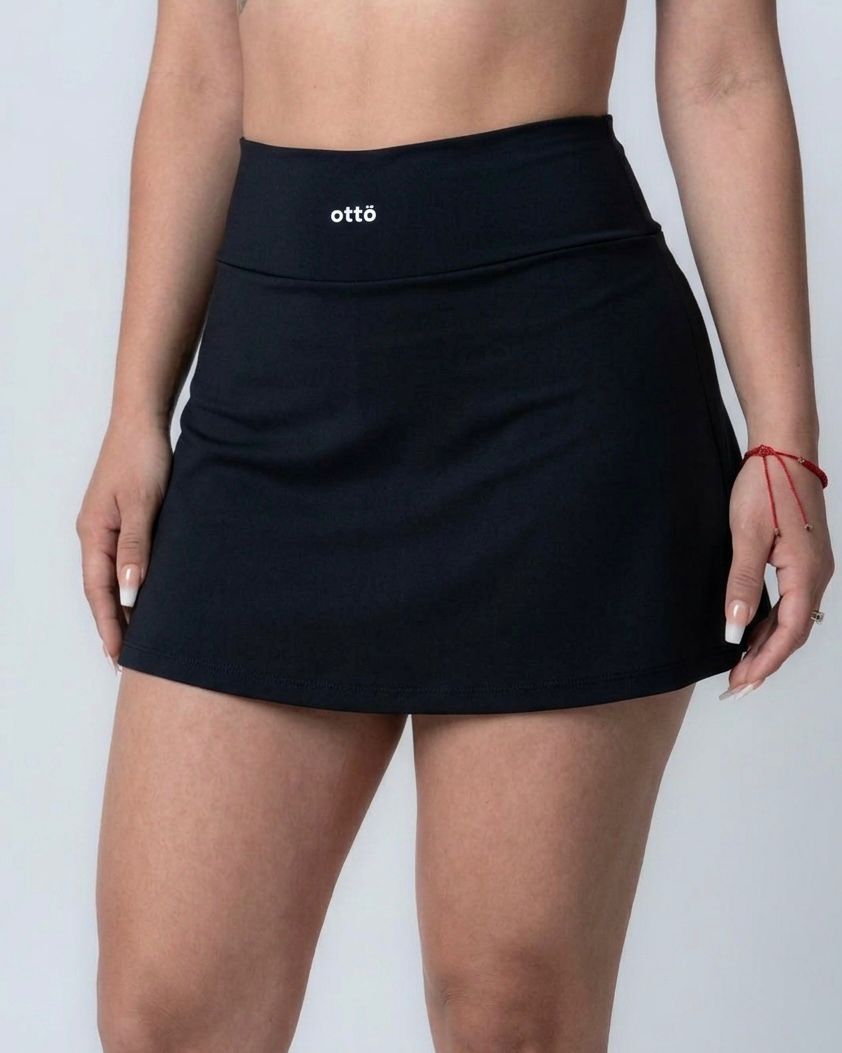 Falda short ajustada negra